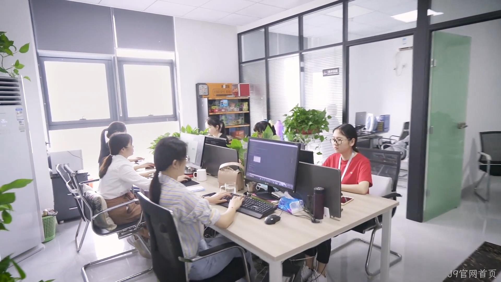 替换词网站建设怎么做更专业？本地企业建站避坑与实操指南